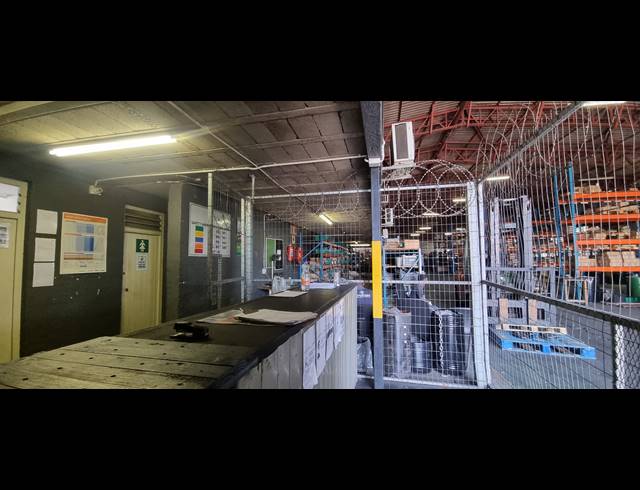 2,709M² WAREHOUSE FOR SALE IN JACOBS